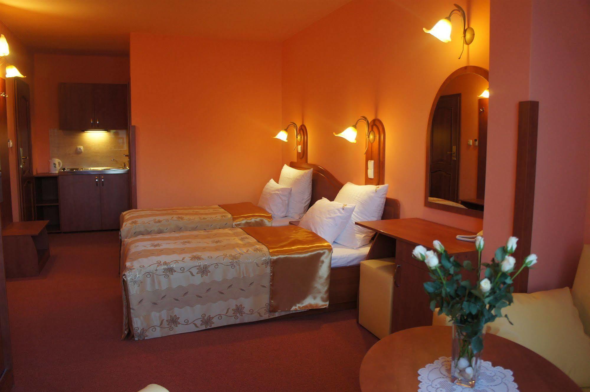 Aparthotel Adler クラクフ エクステリア 写真