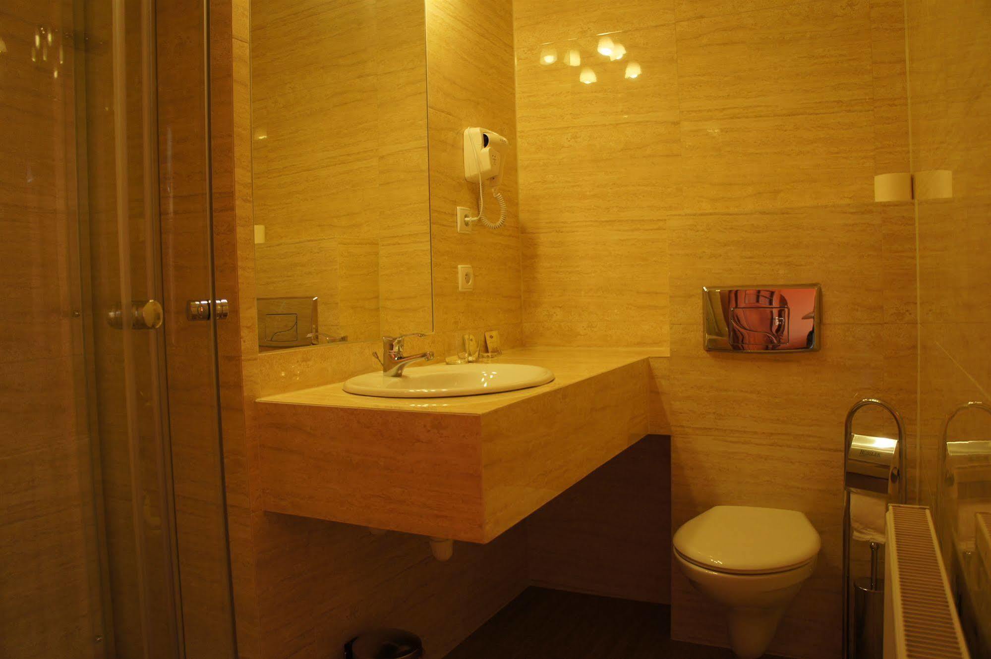 Aparthotel Adler クラクフ エクステリア 写真