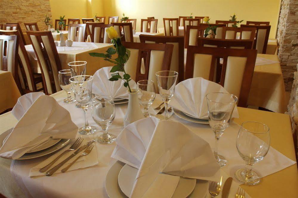 Aparthotel Adler クラクフ エクステリア 写真